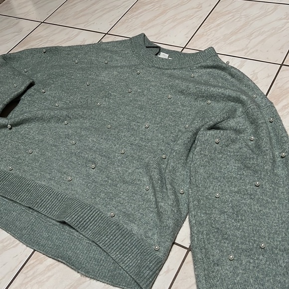 Women’s Size Small Green Pearl Detail Oversized Knit Sweater. Perfect condition! - Picture 1 of 5